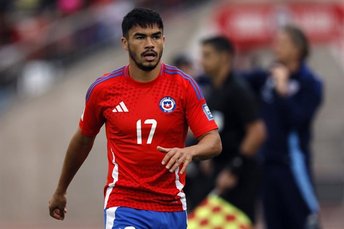 Archivo - Futbol, Chile vs Bolivia. Primera rueda, clasificatorias al Mundial 2026. El jugador de la seleccion chilena Gabriel Suazo  es fotografiado durante el partido de la primera rueda de las eliminatorias al mundial de 2026 contra Bolivia disputado e