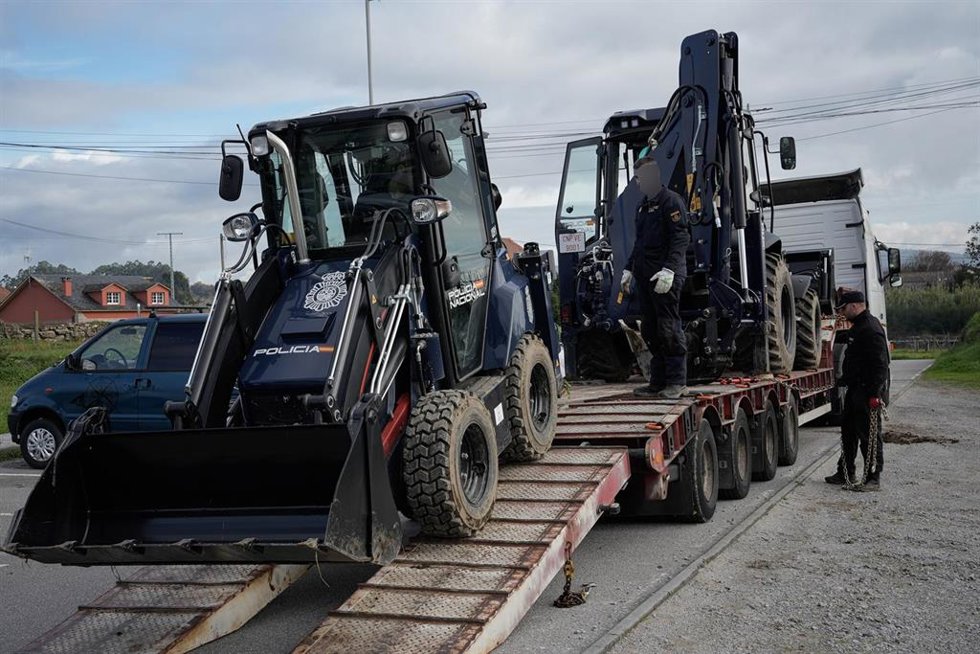 AMP.- Un operativo contra el tráfico de drogas usa excavadoras para registrar una finca en Vilanova de Arousa