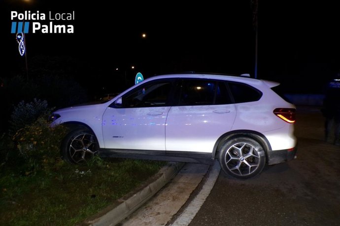 Coche del detenido tras el accidente en Palma