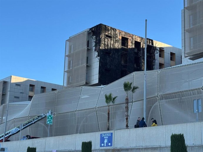 Fachada del Hospital Santa Lucía de Cartagena tras el incendio