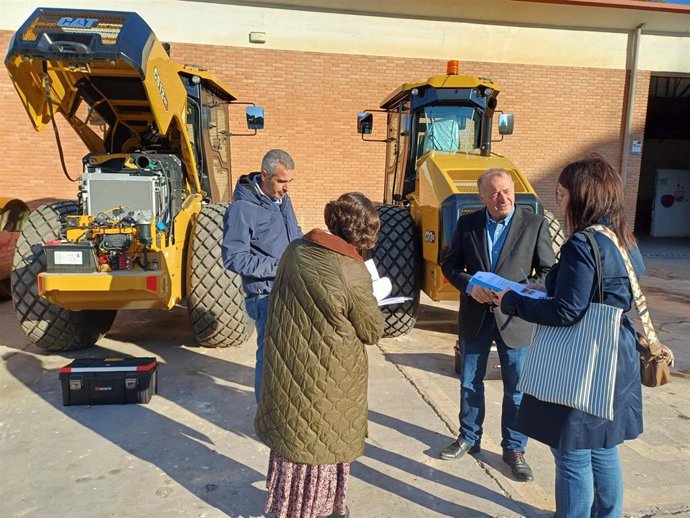 Los dos compactadores, que han costado 227.4870 euros,  están ya disponibles para el arreglo de caminos y de otras infraestructuras agrarias.