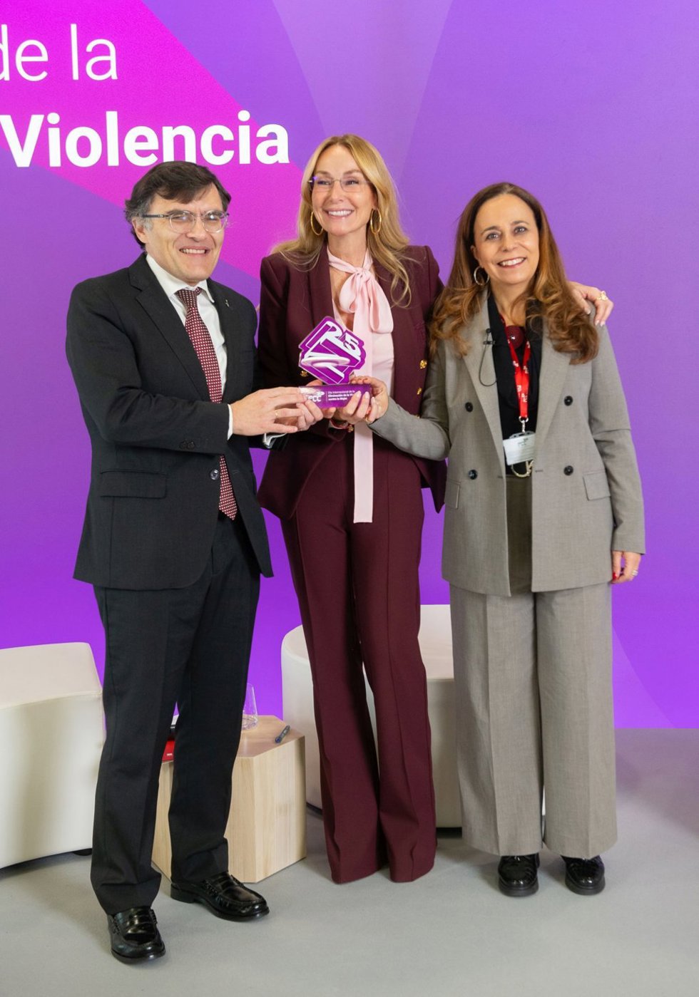 Acto de entrega del premio a la Fundación Once