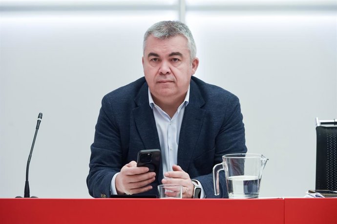 Archivo - El ex secretario de Organización del PSOE Santos Cerdán, durante una reunión de la Comisión Ejecutiva Federal, en la sede del partido, a 5 de febrero de 2024, en Madrid (España).