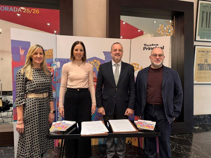 Roca y Deudero, en el centro.