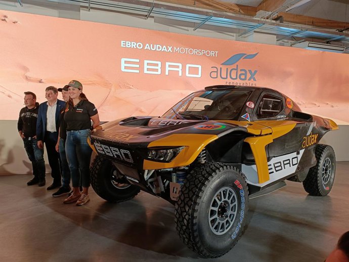 Apresentação oficial da equipe EBRO Audax Motorsport para o Rally Dakar 2026, com Laia Sanz como piloto oficial.