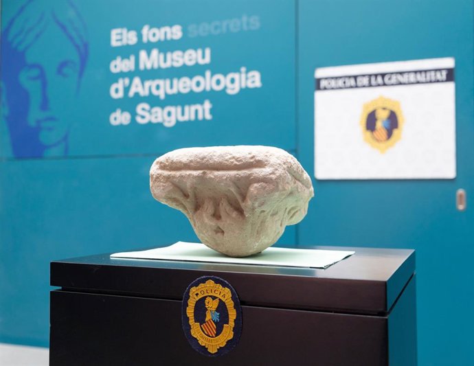 La Policia recupera un capitell del segle XV en la zona de vigilància arqueològica del Castell de Sagunt