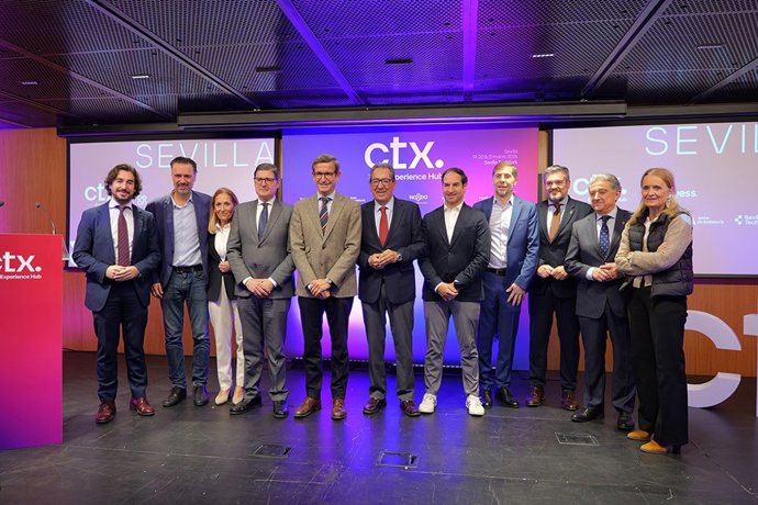 El consejero de de Industria, Energía y Minas, Jorge Paradela, en la presentación de 'CTX Tech Experience Hub' en la Fundación Cajasol.