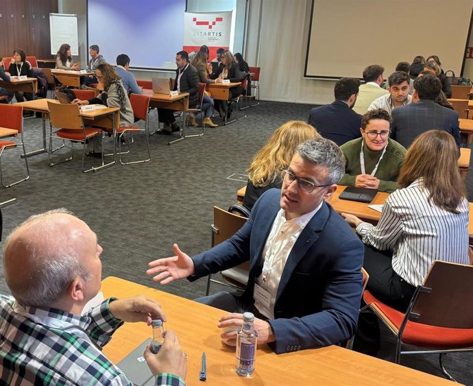 En la imagen y en primer término, de frente, el profesor Mario Martínez (Universidad de Valladolid).