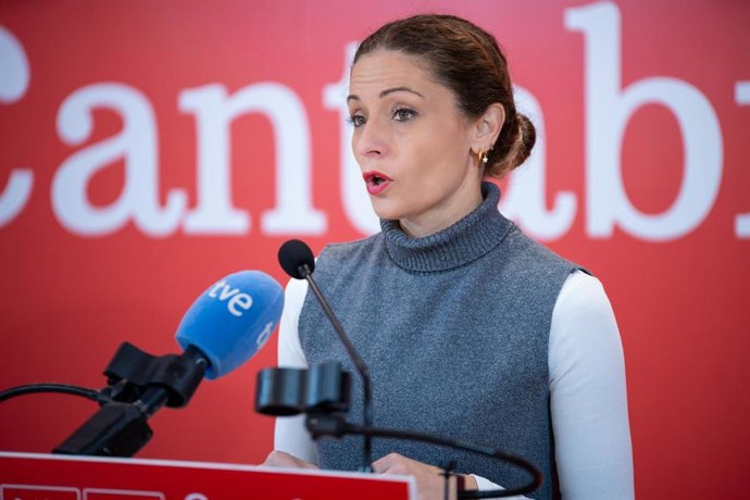 La portavoz del PSOE de Cantabria, Ainoa Quiñones