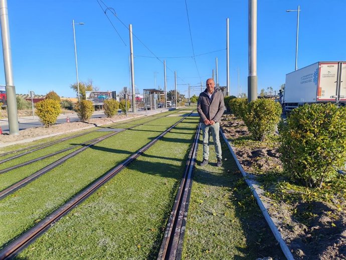 José María Cano en el trazado del tranvía