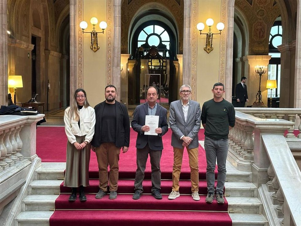 Los grupos de Junts, ERC, los Comuns y la CUP junto a la Associació de Juristes Valencians registran en el Parlament de Catalunya una proposición de ley para derogar los Decretos de Nueva Planta
