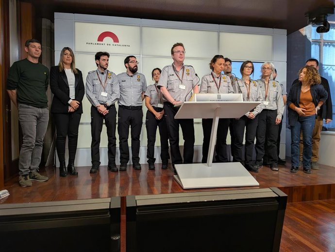 Miembros de la dirección general de Protecció Civil en una rueda de prensa en el Parlament