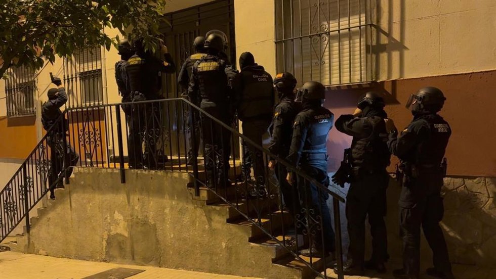 Agentes de la Guardia Civil en la operación donde se ha detenido a 13 personas por tráfico de cocaína en el Campo de Gibraltar.