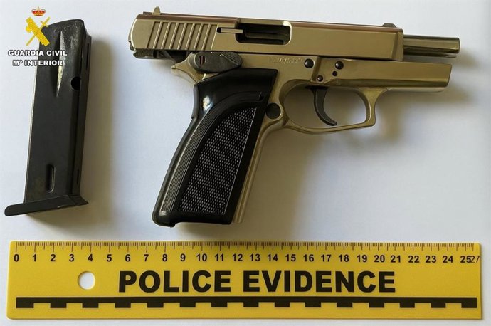 Arma de fogueo modificada intervenida en Cuevas del Almanzora (Almería).