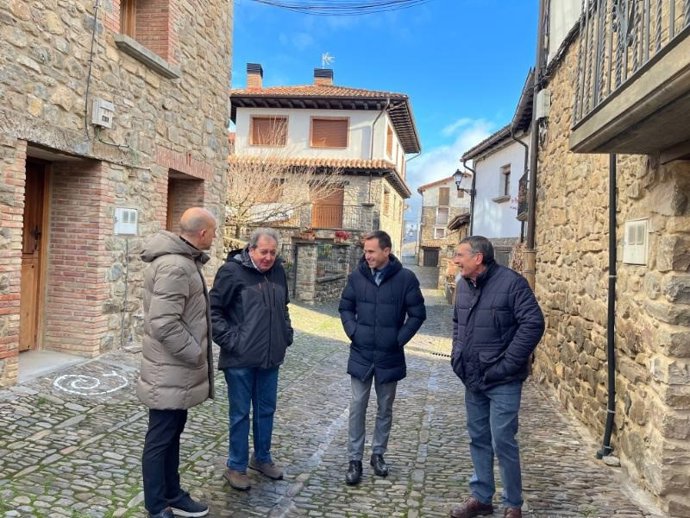 El Gobierno de La Rioja financia el 89% de las obras de reurbanización de la calle Diego de Ágreda de San Román