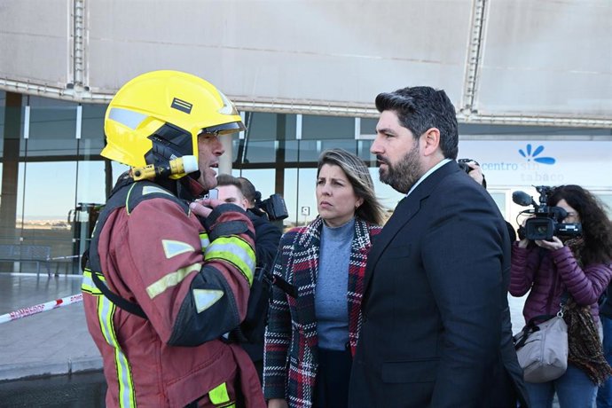 El presidente del Gobierno regional, Fernando López Miras, y el consejero de Salud, Juan José Pedreño, junto a la alcaldesa de Cartagena, Noelia Arroyo, ha visitado el hospital para conocer las actuaciones llevadas a cabo