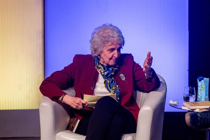 Archivo - La periodista, Soledad Gallego Díaz, durante una charla con el director de Le Monde diplomatique, José Natanson, sobre su nuevo libro 'Venezuela: Ensayo sobre la descomposición', en el Anfiteatro Gabriela Mistral de Casa América, a 22 de enero d