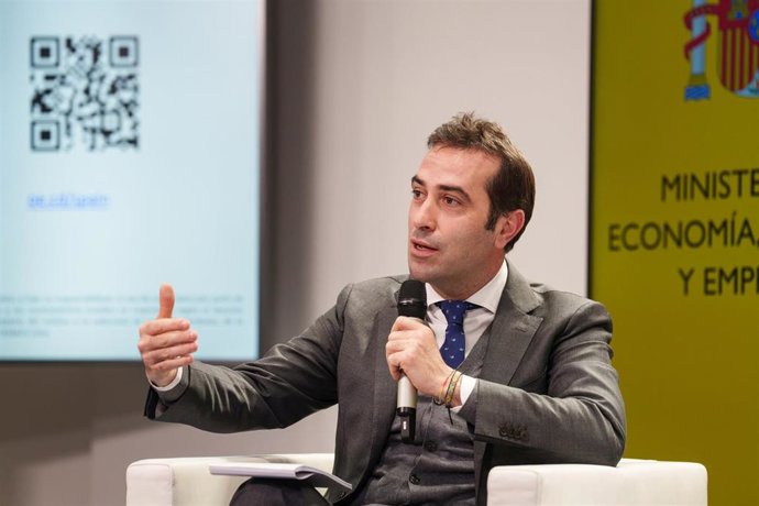 El ministro de Economía, Comercio y Empresa, Carlos Cuerpo, interviene durante la presentación del ‘Estudio Económico de España’, a 26 de noviembre de 2025, en Madrid (España). En el estudio se analiza el reciente desempeño económico español.