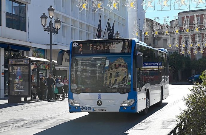 Un autobús del servicio urbano de Jerez de la Frontera (Cádiz)
