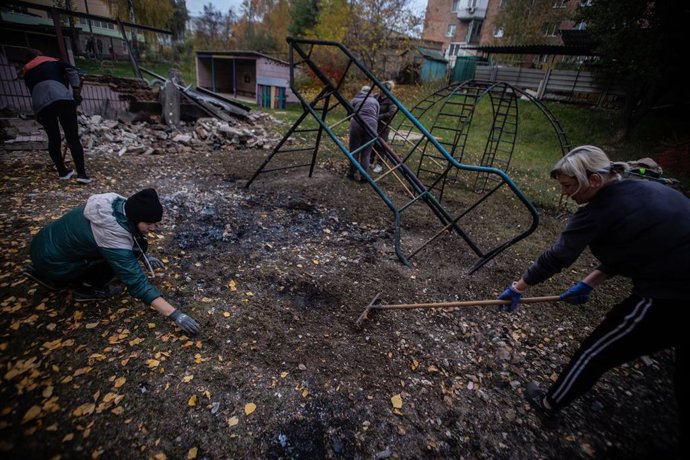 Archivo - October 18, 2025, Sumy, Sumy, Ukraine: Workers at a preschool in Sumy collect debris from a Russian drone that crashed into the school.
