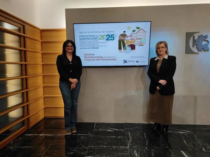 La delegada de Recursos Humanos y Energía, Tatiana Pozo (dcha.), tras la presentación de los datos de ayudas a la eficiencia energética en residencias.