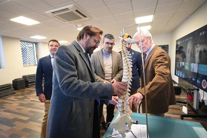 El delegado del Gobierno andaluz en Granada, Antonio Granados, visita el Centro de Prevención de Riesgos Laborales (CPRL).