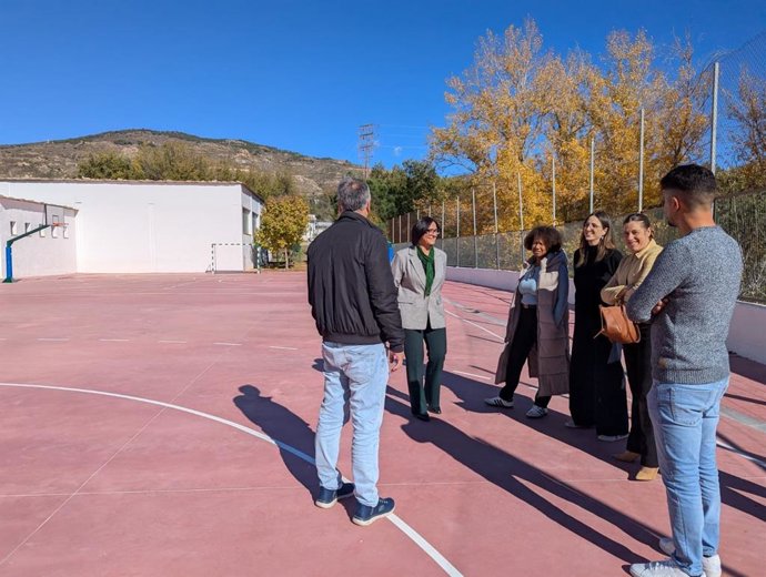 La delegada de Desarrollo Educativo de la Junta en Granada, María José Martín Gómez, en Cádiar (Granada).