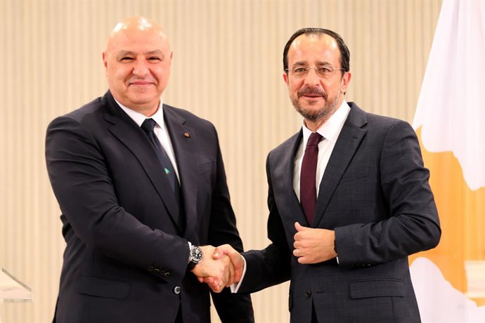 Archivo - Arquivo - O presidente libanês Joseph Aoun e seu colega cipriota Nikos Christodoulides em uma foto de arquivo.