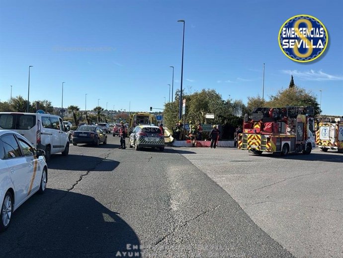Imagen de desvíos en la Avenida Expo 92 tras un accidente de tráfico en la zona.
