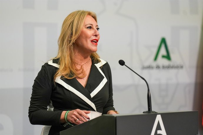 La consejera de Economía, Hacienda, Fondos Europeos y Diálogo Social de la Junta de Andalucía y portavoz del Gobierno, Carolina España, interviene en la rueda de prensa posterior al Consejo de Gobierno. A 26 de noviembre de 2025, en Sevilla (Andalucía, Es