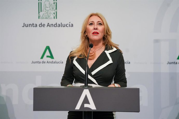 La consejera de Economía y portavoz del Gobierno andaluz, Carolina España, este miércoles en la rueda de prensa del Consejo de Gobierno. 