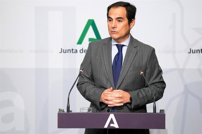 El consejero de Justicia, Administración Local y Función Pública de la Junta de Andalucía, José Antonio Nieto, interviene en la rueda de prensa posterior al Consejo de Gobierno