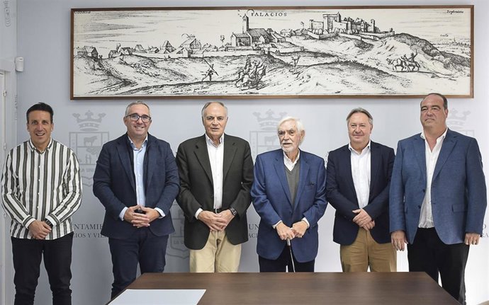 El alcalde de Los Palacios y Villafranca (Sevilla), Juan Manuel Valle, ha anunciado la autorización oficial del Ministerio de Cultura para el traslado extraordinario y exhibición en el municipio del documento más antiguo de su historia.