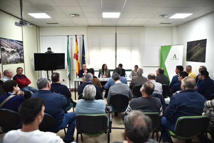 La delegada de la Junta de Andalucía en Málaga informa de las ayudas a agricultores y ganaderos malagueños afectados por mildiu y lengua azul.