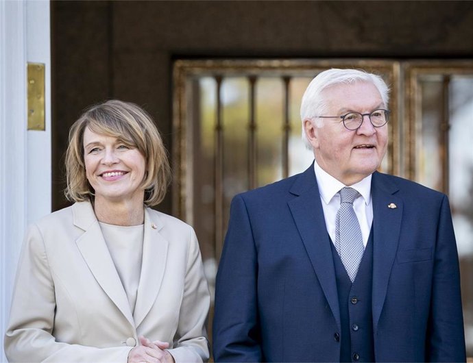 El presidente de la República Federal de Alemania, Frank-Walter Steinmeier, con la primera dama, Elke Büdenbender