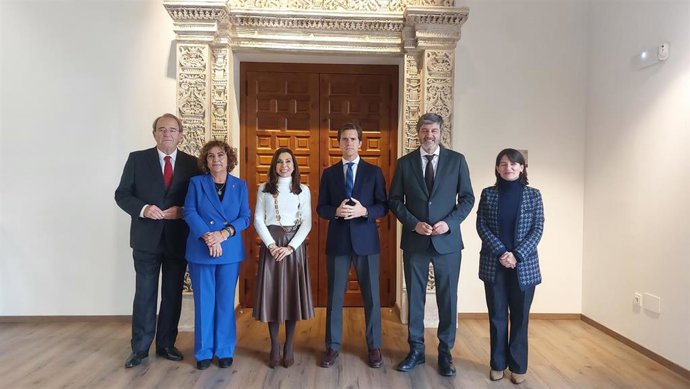Miembros de la Mesa de las Cortes, tras la reunión celebrada en Borja (Zaragoza).