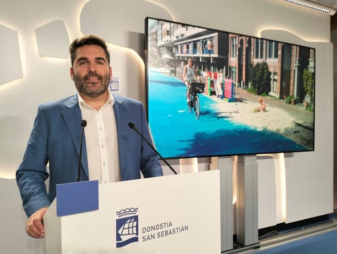 Archivo - El portavoz de Elkarrekin Donostia, Víctor Lasa