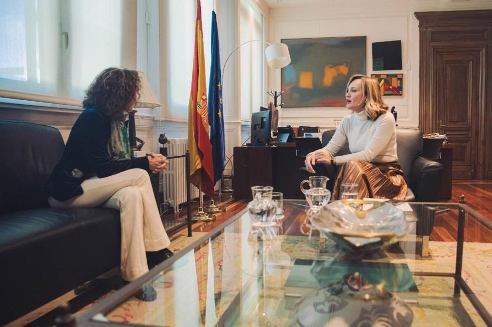 La a consejera de Educación, Eva Ledo, y la ministra de Educación, Pilar Alegría.