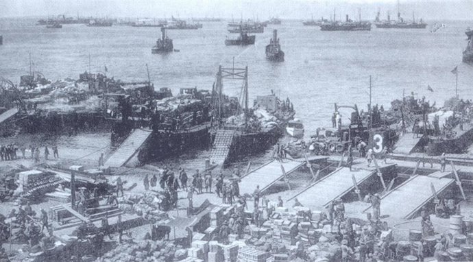 Archivo - La playa de Morro Nuevo en los días del desembarco, en una imagen del Mando de Adistramiento y Doctrina del Ejército