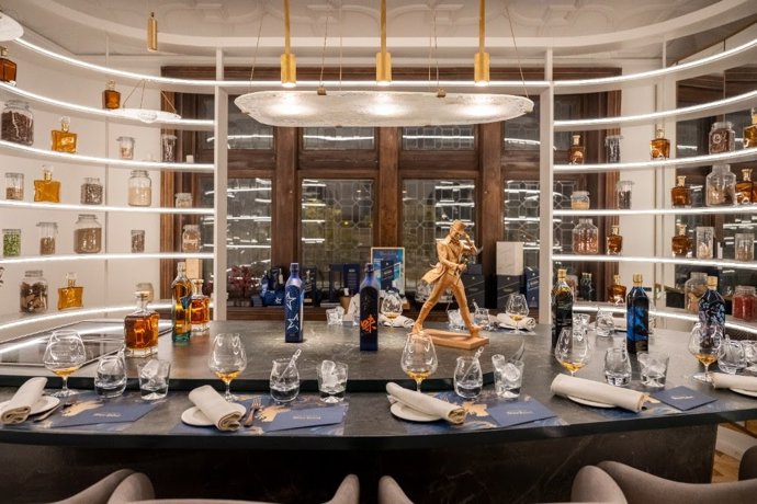 Madrid se viste de azul en Navidad con catas y una cena con maridaje para recorrer el universo Johnnie Walker Blue Label