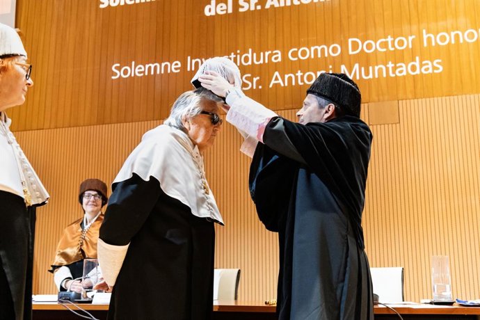 La UPV inviste como doctor honoris causa a Antoni Muntadas