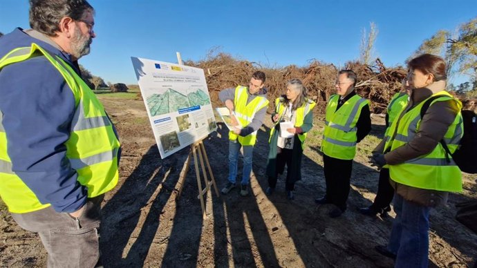Visita de una delegación de representantes del Departamento de Medio Ambiente y Ecología de la provincia china de Jiangxi a la Finca Los Mimbrales en Doñana.