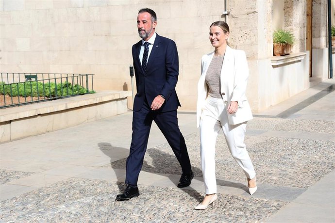 Archivo - El conseller de Vivienda, Territorio y Movilidad del Govern balear, José Luis Mateo, y la presidenta del Govern, Marga Prohens.