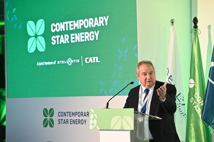 El ministro de Industria y Turismo, Jordi Hereu, durante el acto de colocación de la primera piedra de la gigafactoría de baterías eléctricas de CATL y Stellantis en Figueruelas, a 26 de noviembre de 2025, en Figueruelas, Zaragoza, Aragón (España).
