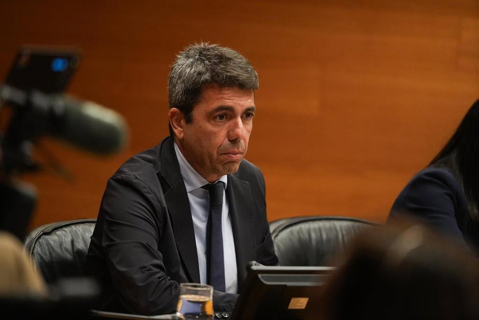 El presidente de la Generalitat Valenciana en funciones, Carlos Mazón, durante su comparecencia ante la Comisión de la dana de Les Corts Valencianes, a 11 de noviembre de 2025, en Valencia