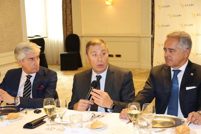 Oddone afirma que Uruguay busca acelerar el crecimiento, reforzar lo social y aumentar el presupuesto en seguridad