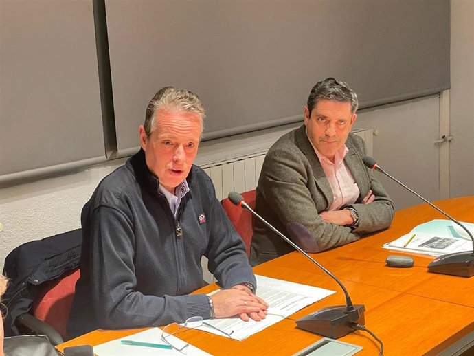 Marcelino Marcos, a la izquierda