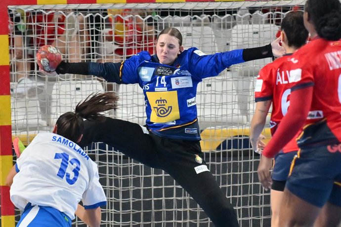 Lucía Prades, em uma partida com a seleção espanhola.