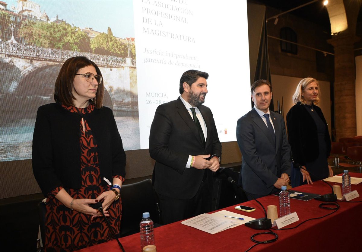 López Miras: Deslegitimar a los representantes de la Justicia es contrario a nuestro Estado de Derecho