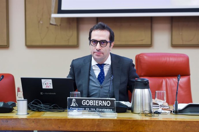 El ministro de Economía, Comercio y Empresa, Carlos Cuerpo, comparece ante la Comisión de Economía, Comercio y Transformación Digital, a 26 de noviembre de 2025, en Madrid (España). Cuerpo comparece ante la Comisión de Economía, Comercio y Transformación 